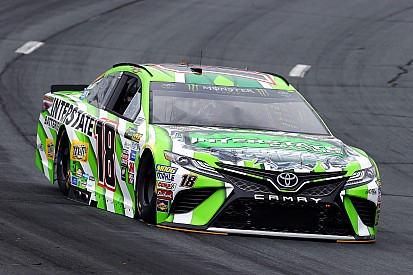 Kyle Busch se lleva la Etapa 2 en New Hampshire