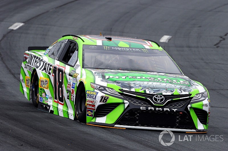 Kyle Busch se lleva la Etapa 2 en New Hampshire