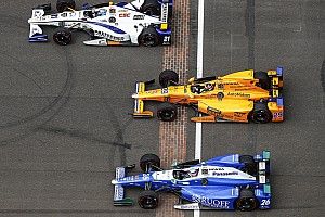 Alonso nagyon sajnálja, hogy a Honda az Indy 500-on is betett neki