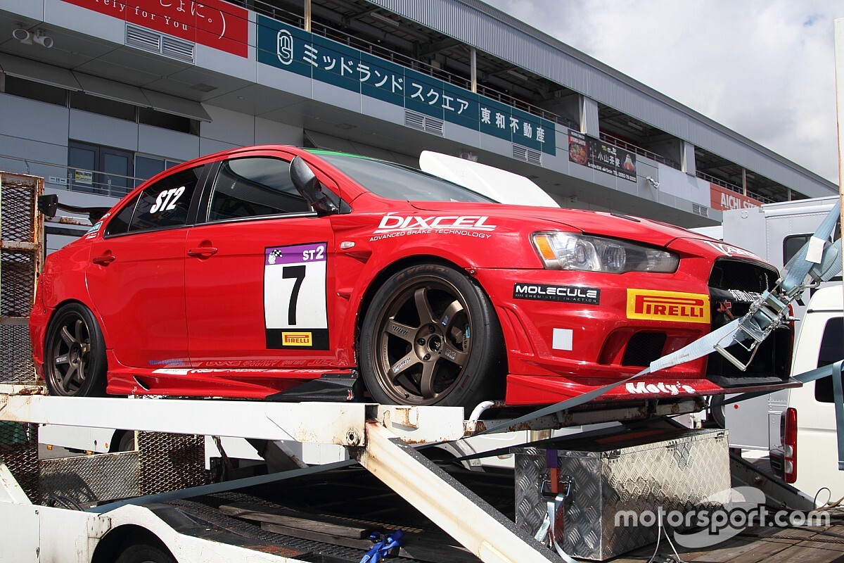 今年もパーツ取り車やキャンピングカーがズラリ! 各チームとも入念に“富士24時間対策”