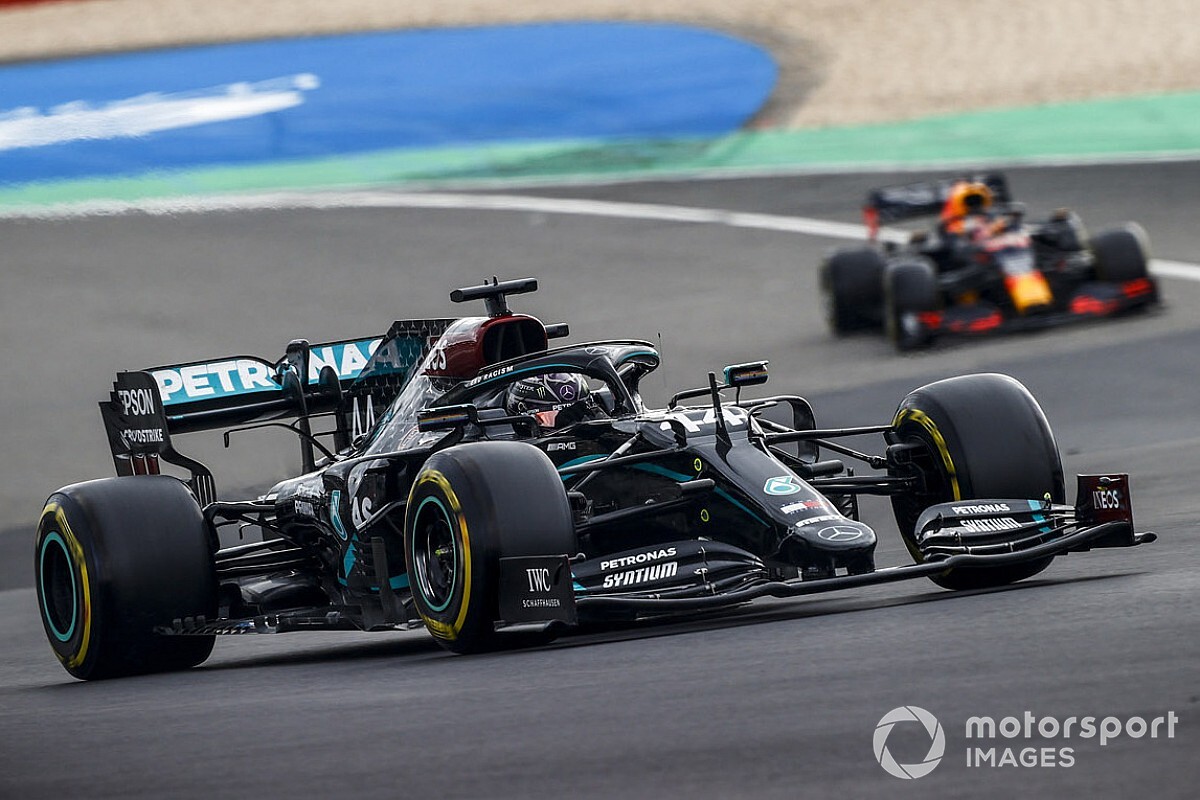 Verstappen over Mercedes: "Ze hebben gewoon een geweldige auto"
