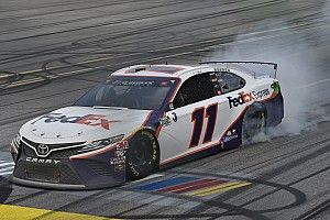 NASCAR Talladega: Denny Hamlin gewinnt turbulentes Crashfest