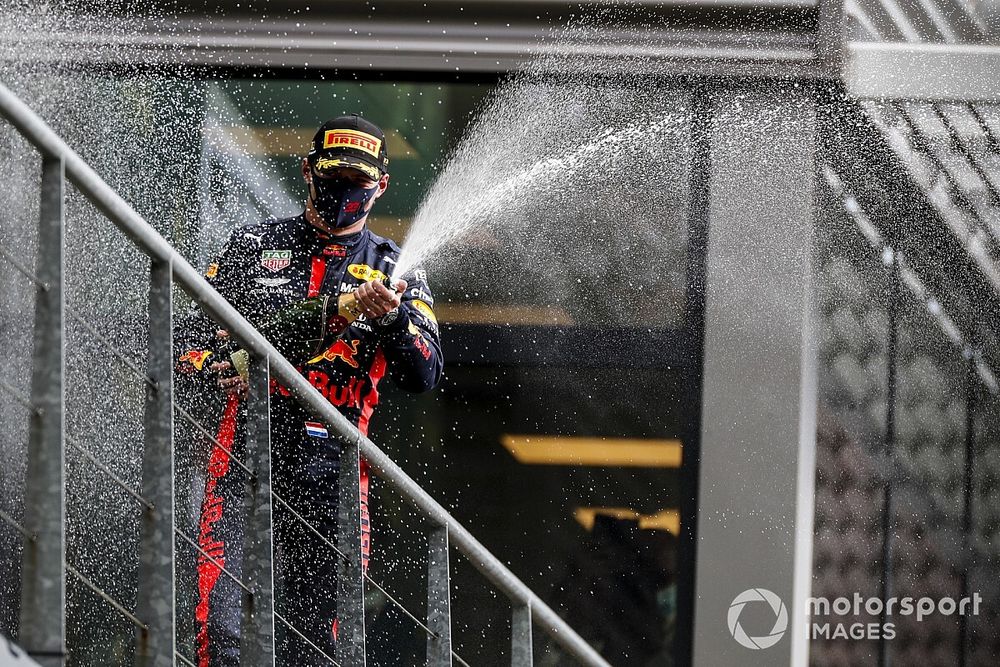 Podio: tercer lugar Max Verstappen, Red Bull Racing celebra