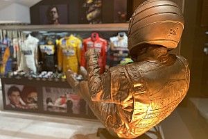 GALERÍA: increíble colección de piezas de F1 y MotoGP en Barcelona
