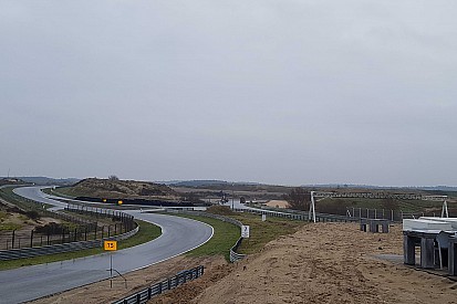 Újabb drónfelvételek az épülőben lévő holland F1-es pályáról