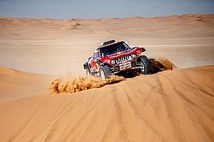 Sainz slaat dubbelslag, Al-Attiyah in de problemen