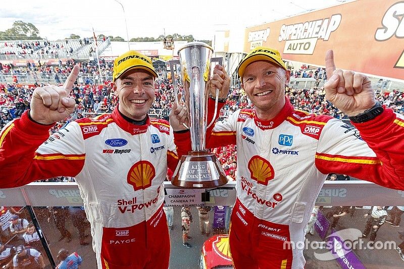 Bathurst 1000: McLaughlin holds off van Gisbergen to win