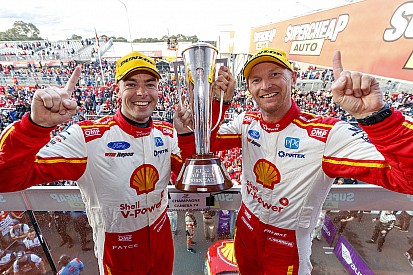 Bathurst 1000: McLaughlin holds off van Gisbergen to win