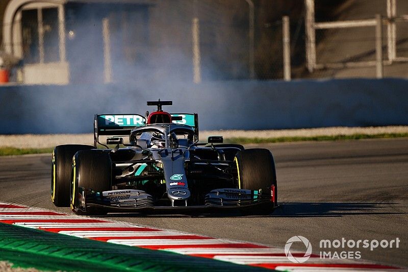 Mercedes cambió el motor de Hamilton para el último día de test