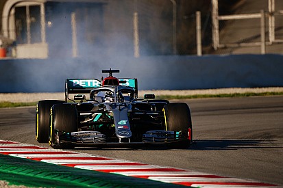 Mercedes cambió el motor de Hamilton para el último día de test