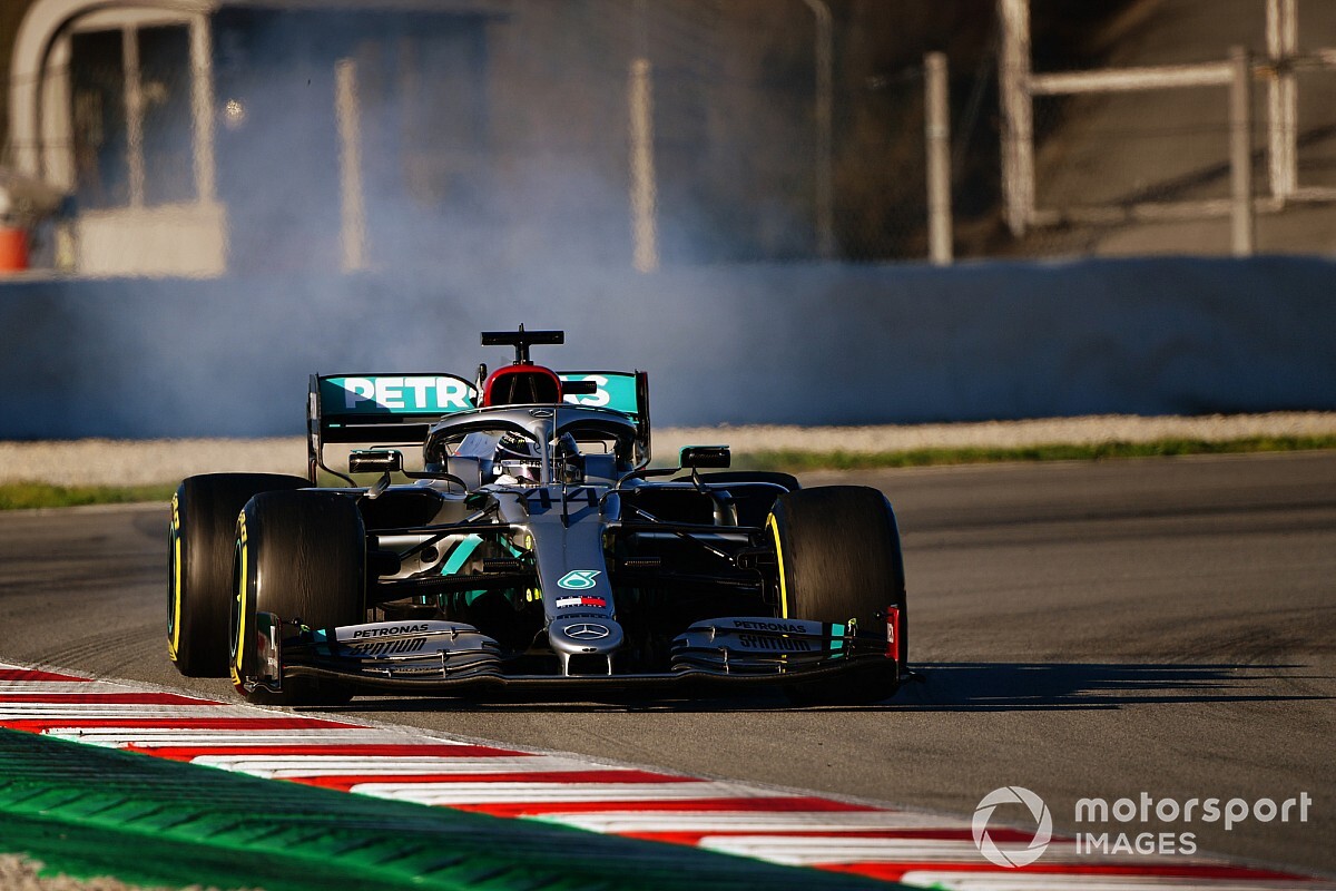 Hamilton zmartwiony problemami Mercedesa