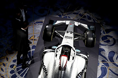 Mercedes se enfrenta a un dilema para prolongar su dominio en 2021