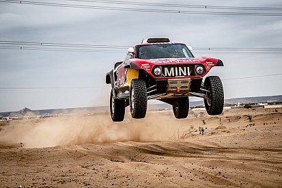 Sainz: "In questa Dakar non andrò all'attacco sin dall'inizio"