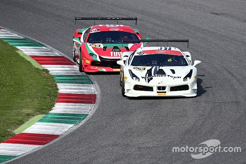 Ferrari, North America, Gara 1: MacNeil precede Hites con giallo