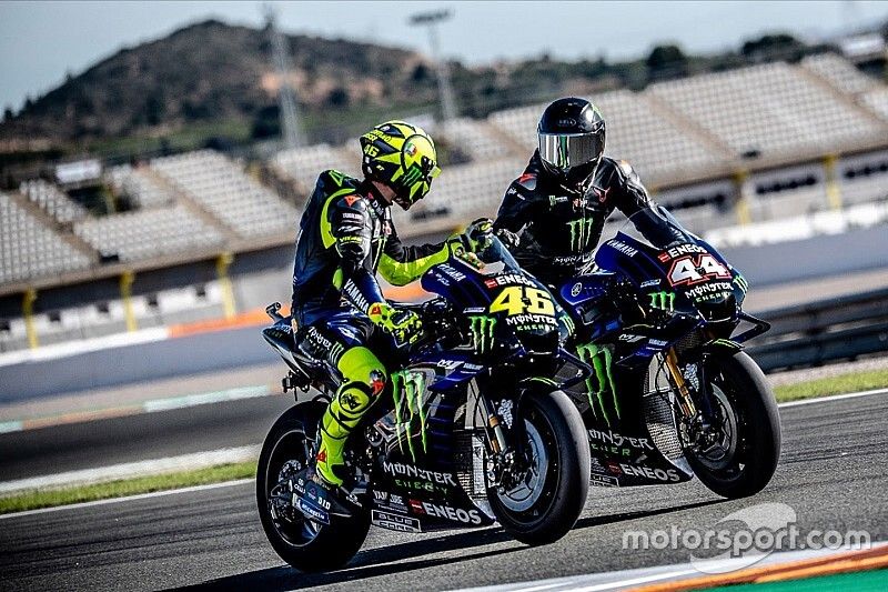 GALERÍA: El intercambio entre Hamilton y Rossi
