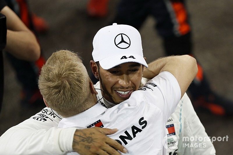 Race winner Lewis Hamilton, Mercedes AMG F1, celebrates with team mates