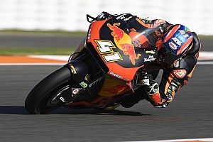 Moto2, Valencia: Binder vince in volata, Manzi quarto