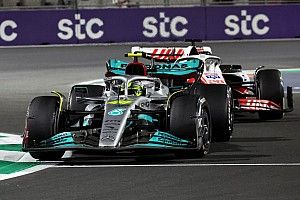 Fittipaldi: "Mercedes'in en büyük sorunu motor"