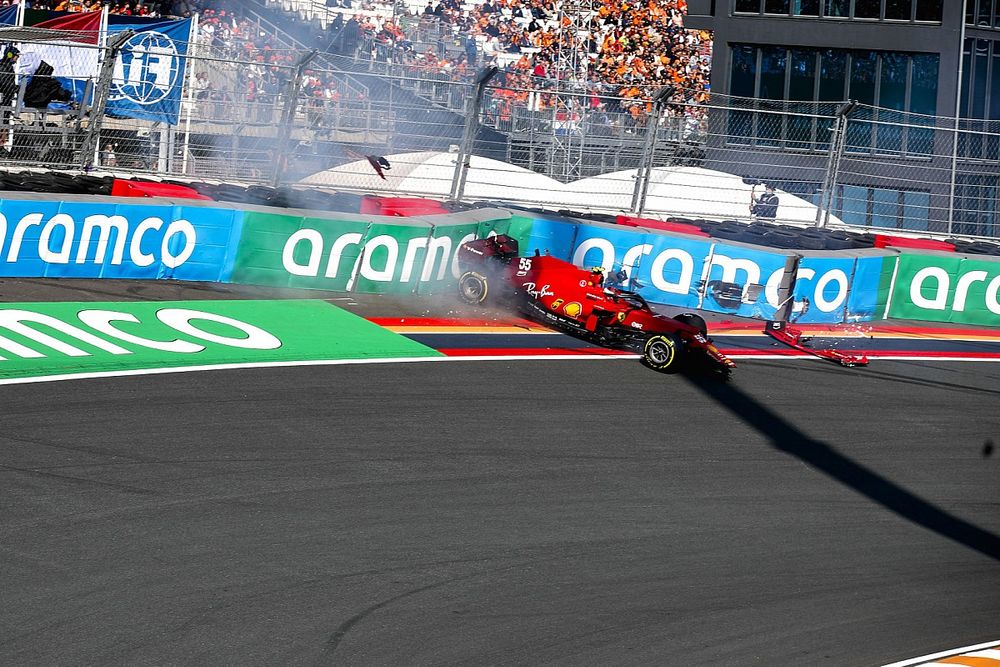 Carlos Sainz Jr., Ferrari SF21 crash