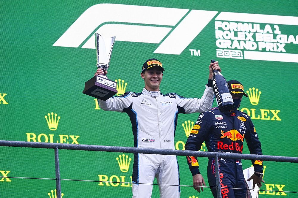 Verstappen elmondta, milyen teljesítményre számítana Russelltől a Mercedesben