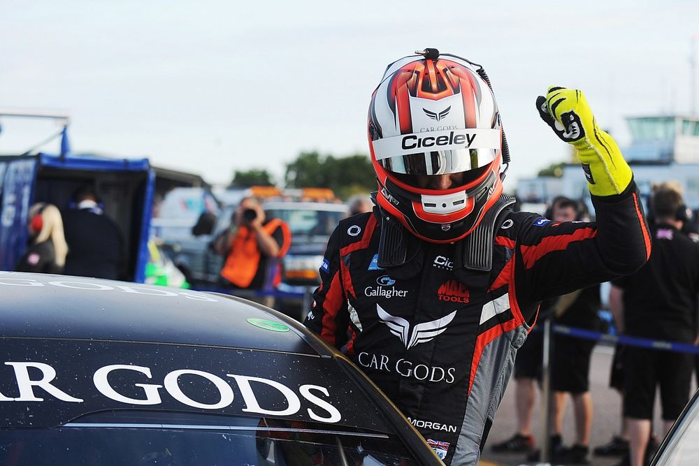 Morgan keeps Thruxton BTCC win despite missing corner
