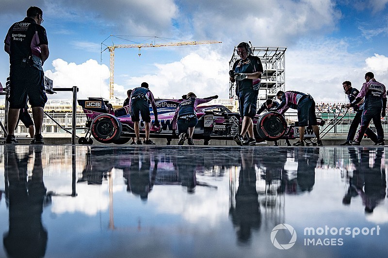 460 lóerős Porschéval érkezett meg az F1-es pilóta