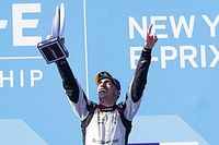 Buemi gana la primera carrera en NY, desastre para Vergne