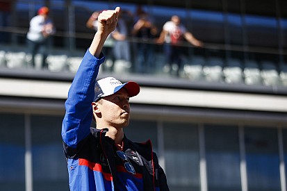 Kvyat, Alfa Romeo söylentilerini yalanladı
