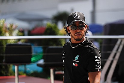 Hamilton rebate Rosberg e diz que não pretende "parar tão cedo"