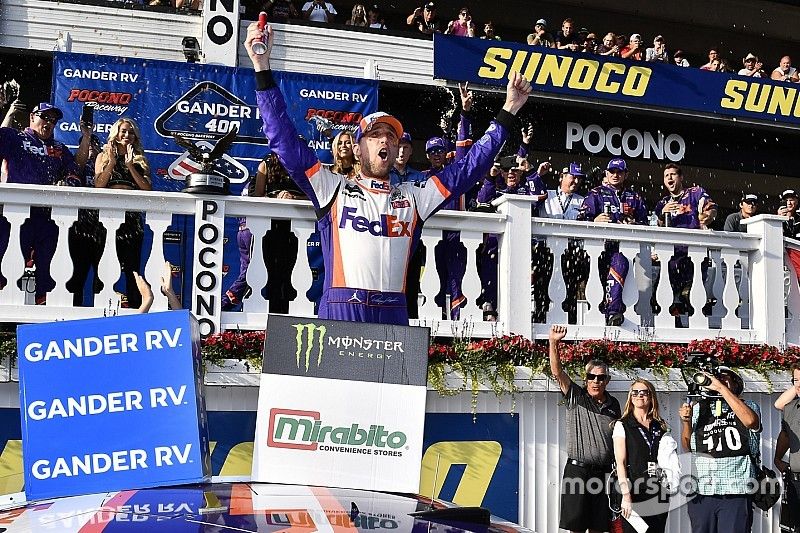 Denny Hamlin se lleva un emocionante triunfo de Pocono