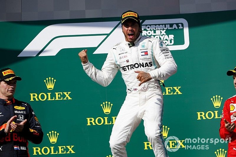 Podio: segundo lugar Max Verstappen, Red Bull Racing, ganador de la carrera Lewis Hamilton, Mercedes AMG F1, y el tercer lugar Sebastian Vettel, Ferrari