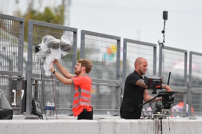 Így készül az F1 a tájfunra (képek, videók)