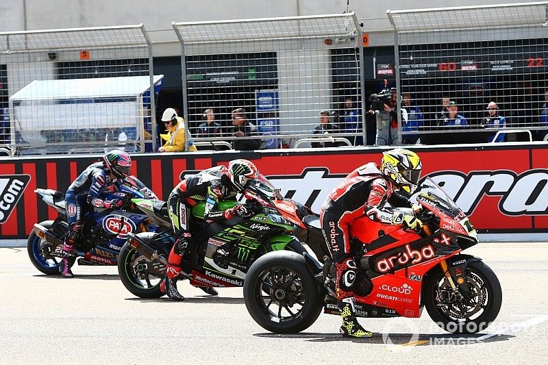 Le départ d'Alvaro Bautista, Aruba.it Racing-Ducati Team, Jonathan Rea, Kawasaki Racing, et Alex Lowes, Pata Yamaha