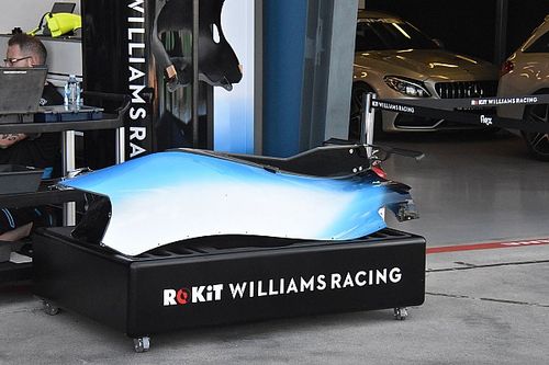 Nem csak a kényszer nyomai figyelhetőek meg a Williams FW42-őn