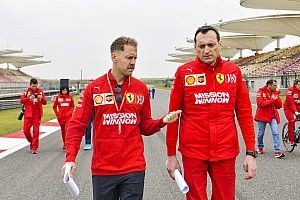 Vettel és a csütörtöki nap képekben: maradt a bajusz