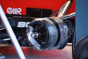Ferrari: sono stati provati i cestelli dei freni anteriori asimmetrici sulla Rossa