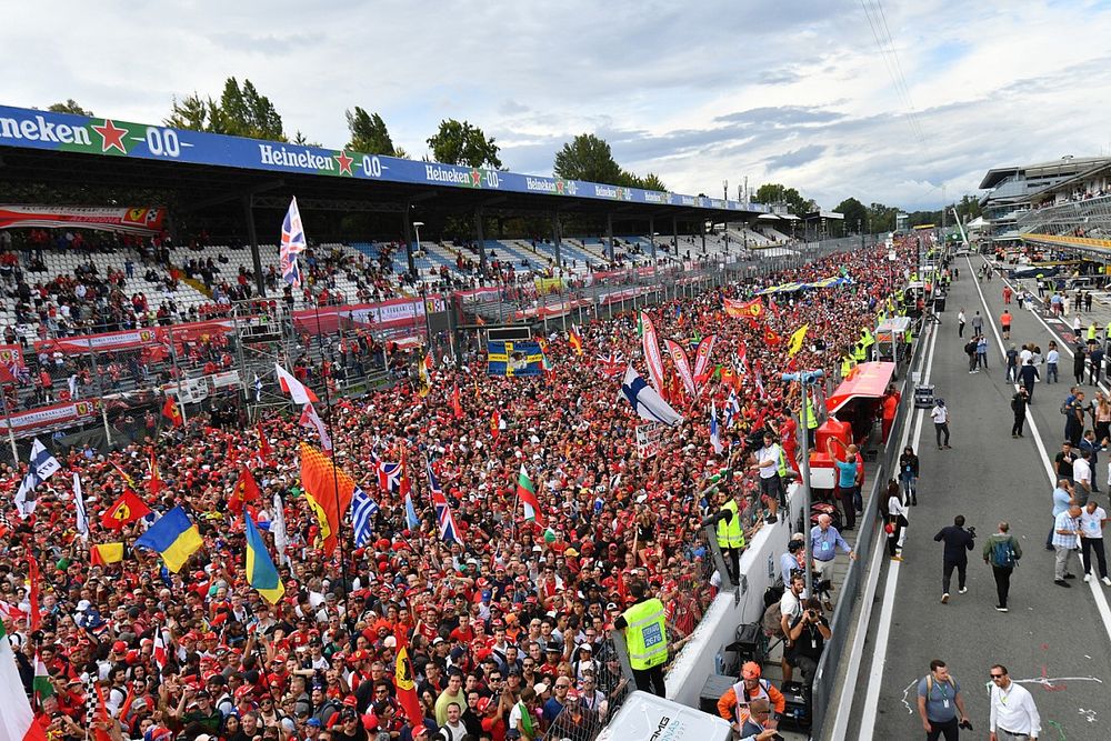 Monza fans 