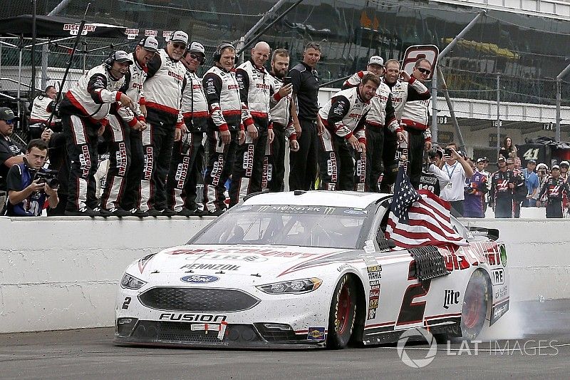 Race winner Brad Keselowski, Team Penske, Ford Fusion