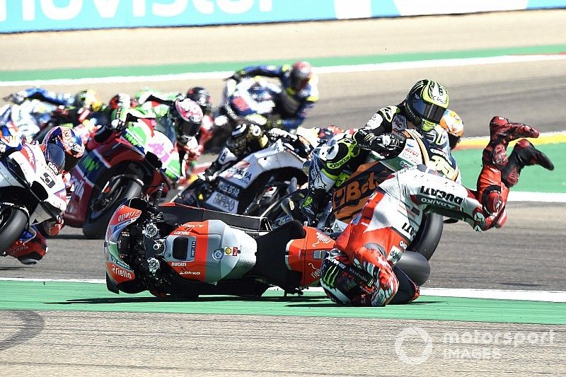 Jorge Lorenzo, Ducati Team cae al inicio de la carrera