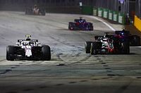 Hamilton sempat dibuat tegang oleh para backmarker