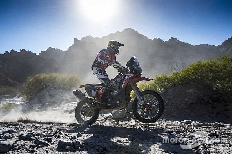 Benavides abandona el Ruta 40 tras golpearse la cabeza