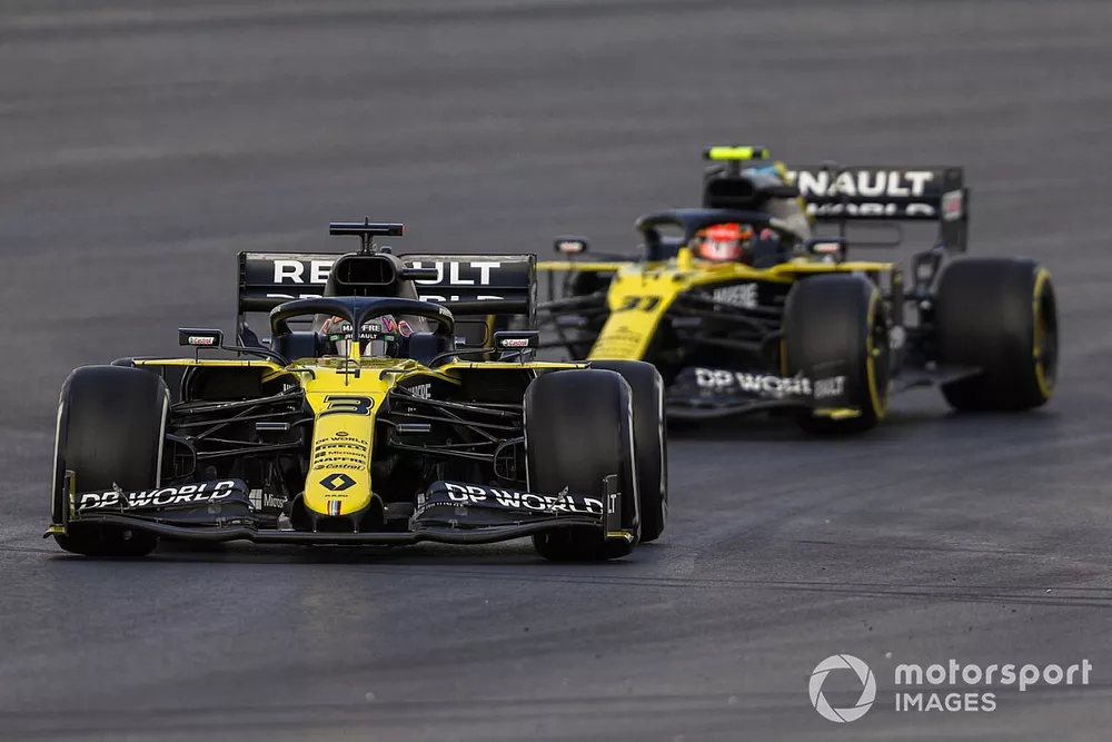 Daniel Ricciardo, Renault F1 Team R.S.20, Esteban Ocon, Renault F1 Team R.S.20