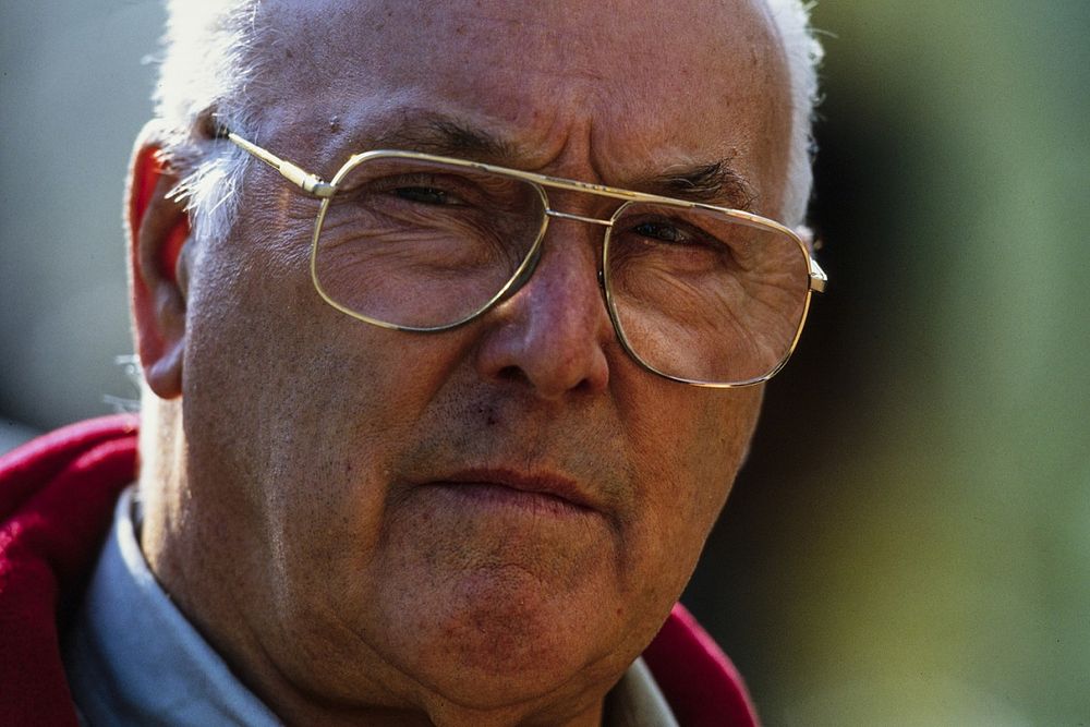 Hamilton: "No-one can come close" to Murray Walker