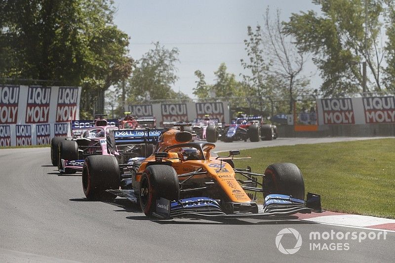 Carlos Sainz Jr., McLaren MCL34, Sergio Perez, Racing Point RP19