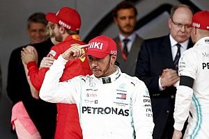 Hamilton dedica la vittoria più dura a Lauda: "Avrei sbattuto o vinto"