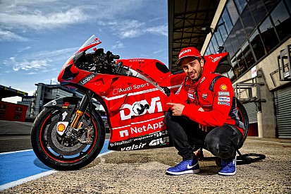 Ducati con i loghi "Dovi" e "Petrux" al posto di Mission Winnow a Le Mans