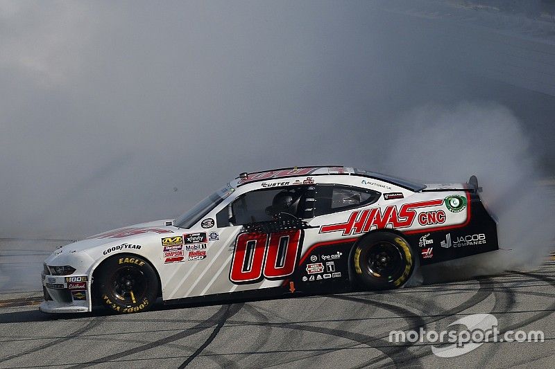 Ganador de la carrera  Cole Custer, Stewart-Haas Racing, Ford Mustang Haas Automation