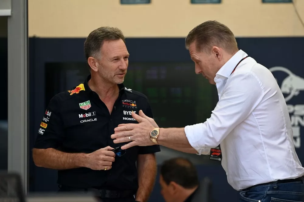 Christian Horner et Jos Verstappen dans le paddock de Bahre&iuml;n