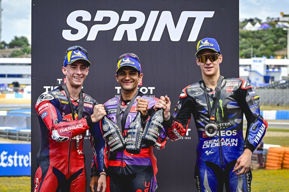 Podio Sprint: ganador Jorge Mart&iacute;n, Pramac Racing, Pedro Acosta, Red Bull GASGAS Tech3, Fabio Quartararo, Yamaha Factory Racing