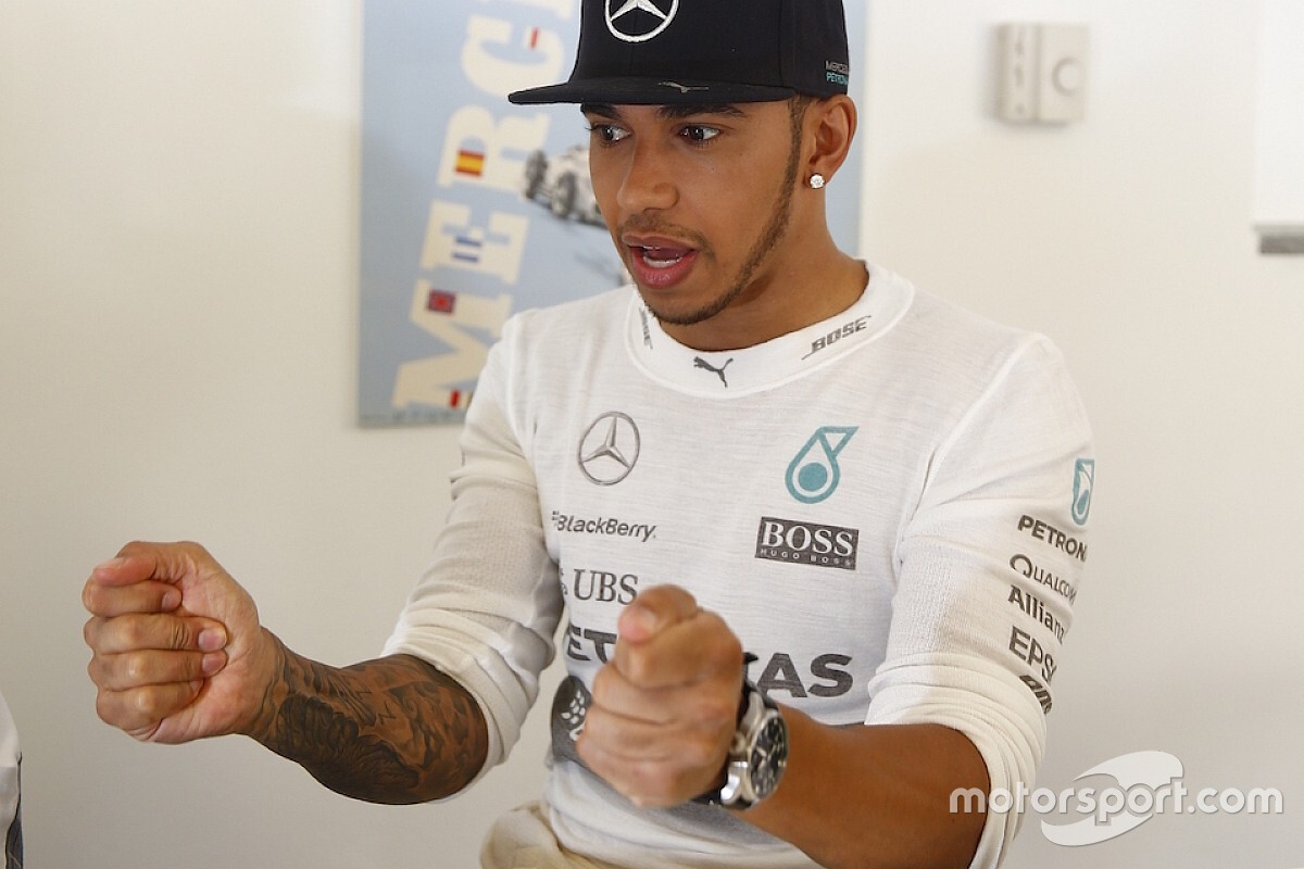 Хэмилтон опроверг новые слухи о переходе в Ferrari